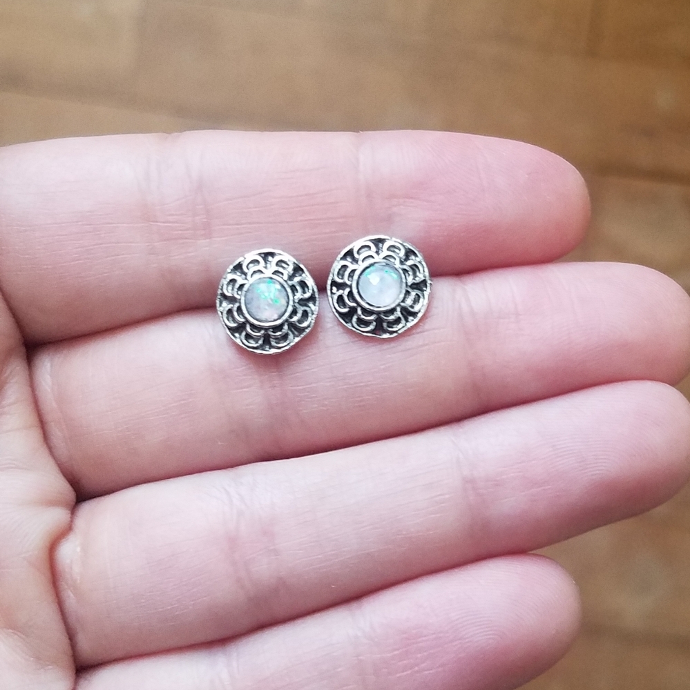 NWOT White Triplet Opal Flower Stud Earrings - Picture 4 of 9